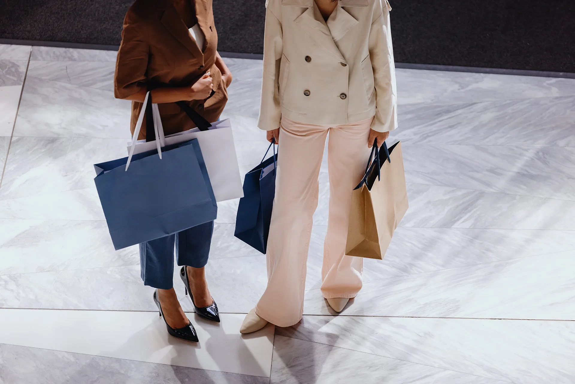 Centro Commerciale Torresina con negozi, ristoranti, palestra e servizi vicino ai nuovi appartamenti.